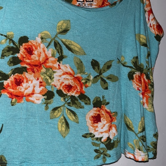 Bright Floral Flowy Crop top - Picture 2 of 2